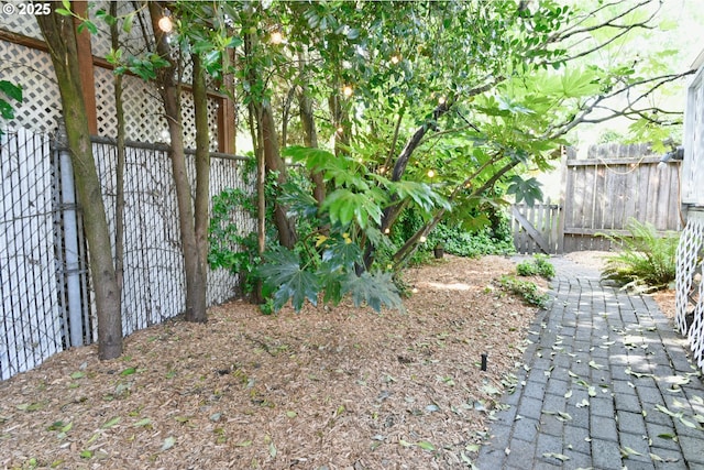 4820 SE Haig St, Portland, OR 97206 - view of yard featuring fence