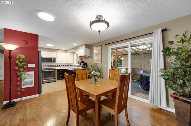 4574 Manzanita St, Eugene, OR 97405 - dining area featuring light wood-style floors, baseboards, a textured ceiling, and recessed lighting