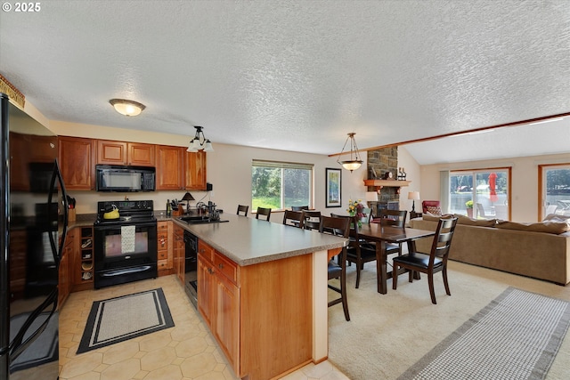 71848 Northshore Dr, Birkenfeld, OR 97016 - kitchen with a breakfast bar area, a sink, black appliances, a peninsula, and open floor plan
