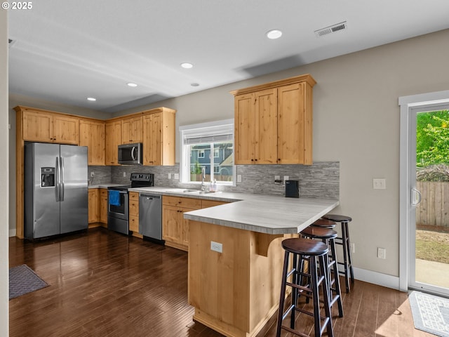 883 Washington St, Lafayette, OR 97127 - kitchen featuring appliances with stainless steel finishes, a sink, tasteful backsplash, a peninsula, and recessed lighting