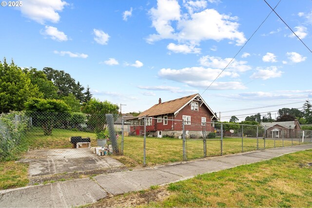 721 Columbia Blvd, Saint Helens, OR 97051 - view of yard featuring a gate