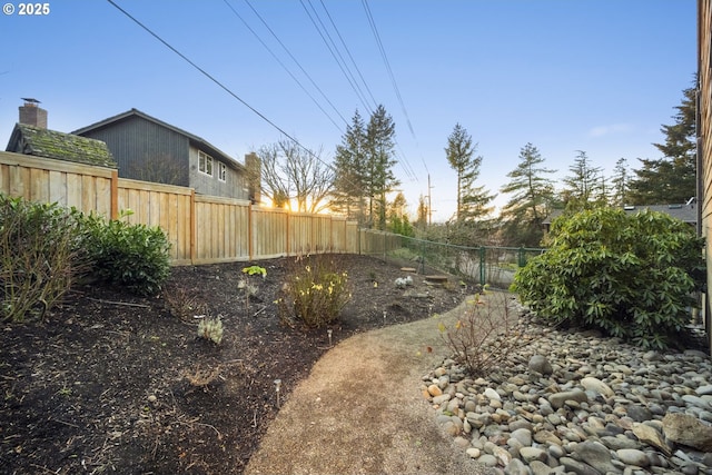 view of yard at dusk