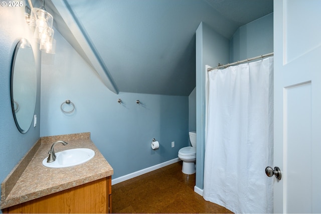 full bath with lofted ceiling, curtained shower, toilet, vanity, and baseboards