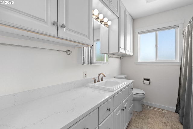 611 Summit Ridge Dr, The Dalles, OR 97058 - full bath with vanity, toilet, and baseboards