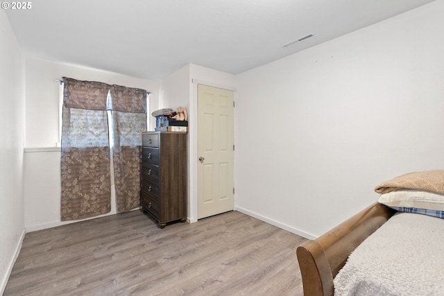 611 Summit Ridge Dr, The Dalles, OR 97058 - bedroom featuring wood finished floors and baseboards