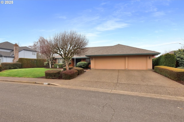 ranch-style house featuring a front lawn