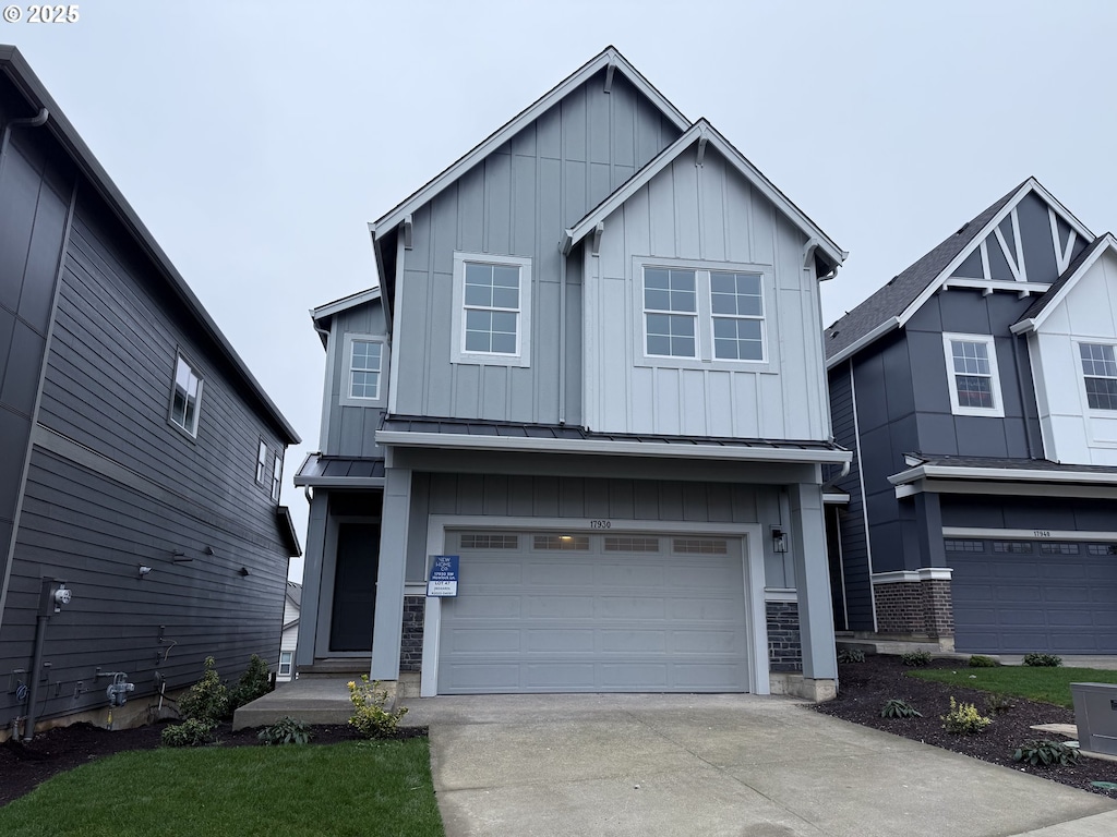 view of front facade with a garage