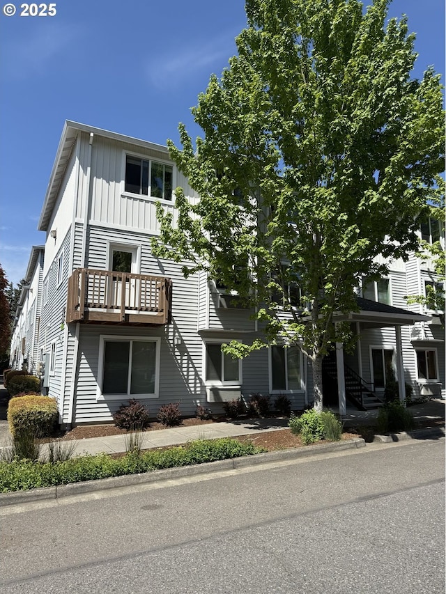 217 NE 146th Ave, Portland, OR 97230 - view of front facade with board and batten siding