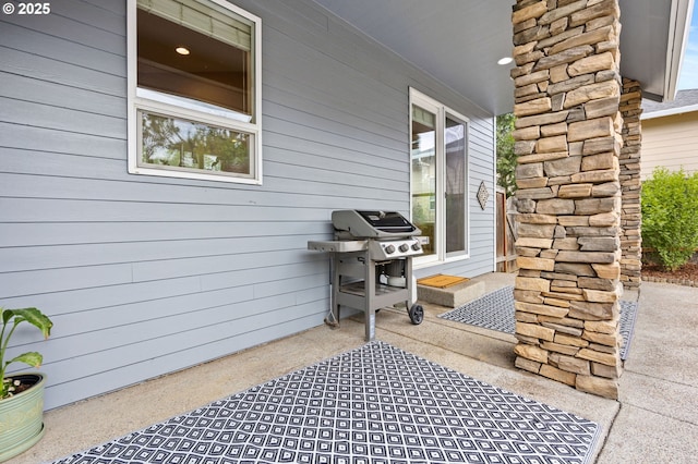 6420 SE Dunbar Dr, Portland, OR 97236 - view of patio / terrace with grilling area