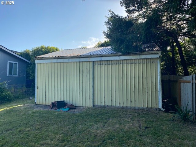 681 SE Neptune Ave, Lincoln City, OR 97367 - view of outbuilding