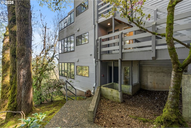 48 Eagle Crest Dr Unit 2E, Lake Oswego, OR 97035 - view of side of property featuring a balcony