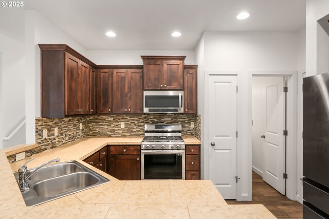 4077 SE Lone Oak St, Hillsboro, OR 97123 - kitchen with appliances with stainless steel finishes, a sink, light countertops, tasteful backsplash, and recessed lighting
