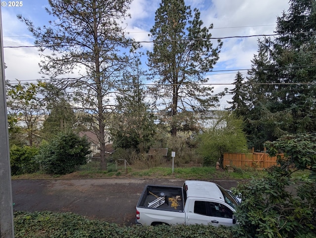 10539 NW 3rd St, Portland, OR 97231 - view of yard featuring fence