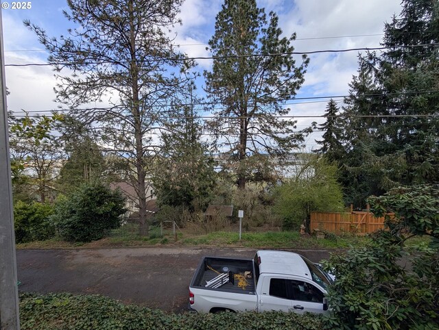10539 NW 3rd St, Portland, OR 97231 - view of yard featuring fence