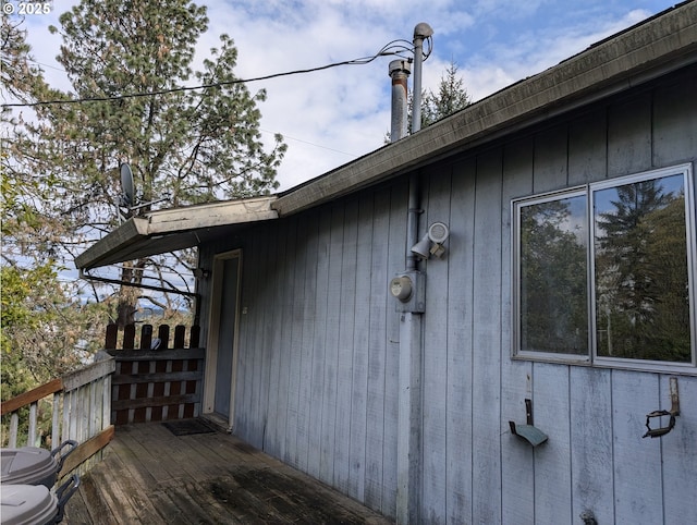 10539 NW 3rd St, Portland, OR 97231 - view of wooden deck