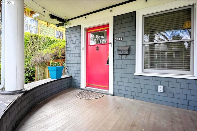 property entrance with covered porch