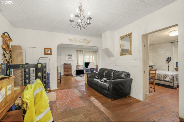 307 Columbia St, Kelso, WA 98626 - living room with arched walkways, wood-type flooring, and a chandelier