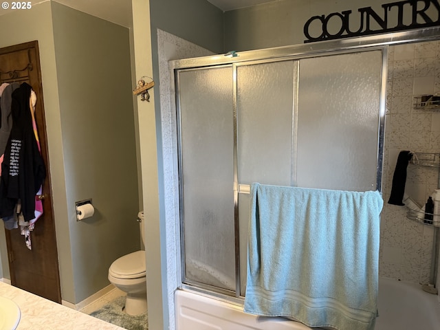 76984 Palmer Junction Rd, Elgin, OR 97827 - full bath with toilet, bath / shower combo with glass door, and vanity