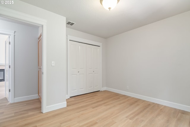 2795 Mallory Ln, Eugene, OR 97401 - unfurnished bedroom featuring baseboards, light wood-style floors, and a closet