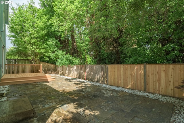 2795 Mallory Ln, Eugene, OR 97401 - fenced backyard featuring a patio area