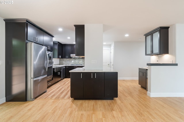2795 Mallory Ln, Eugene, OR 97401 - kitchen featuring stainless steel appliances, light wood-style floors, light countertops, baseboards, and recessed lighting