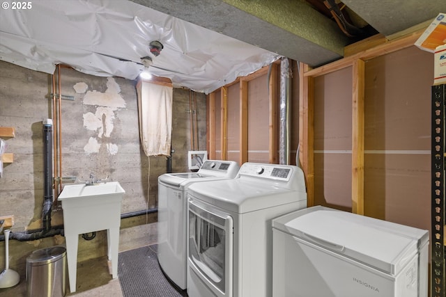 4621 NE 37th Ave, Portland, OR 97211 - laundry room with independent washer and dryer