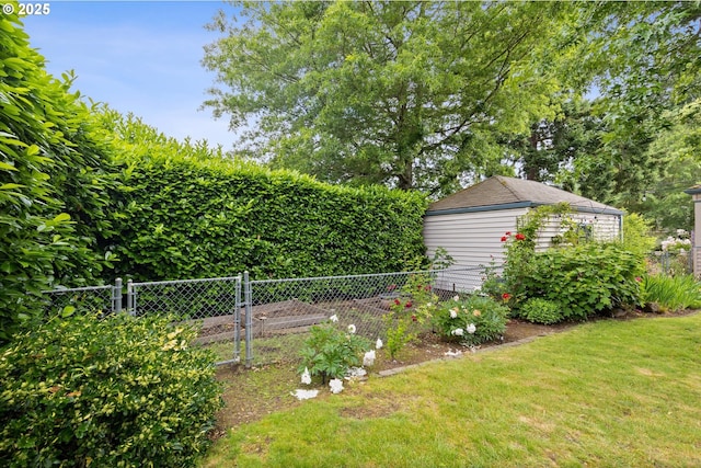 4621 NE 37th Ave, Portland, OR 97211 - view of yard featuring a garden