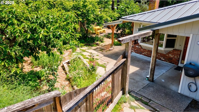 1378 SW Taylors Ferry Ct, Portland, OR 97219 - view of yard with a patio