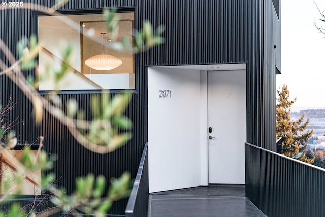 entrance to property featuring a balcony