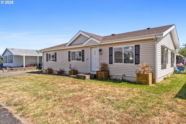 938 Mazama Ave, Lebanon, OR 97355 - view of front of house featuring a front lawn