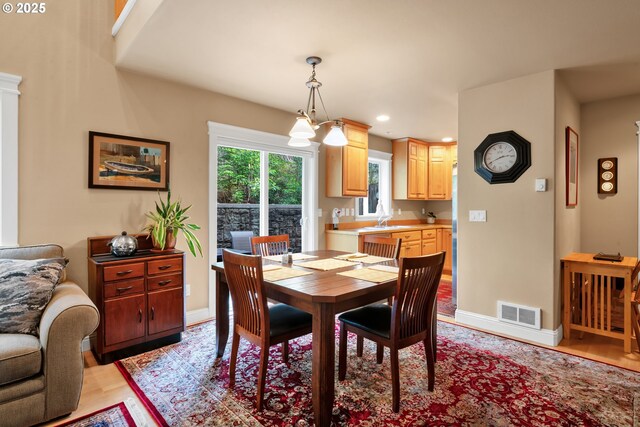 dining area with light wood-style floors, recessed lighting, and baseboards
