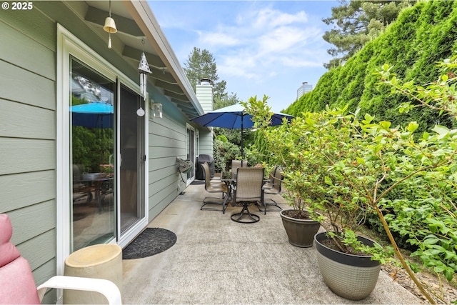 1018 S Holly Ct, Canby, OR 97013 - view of patio / terrace with outdoor dining area