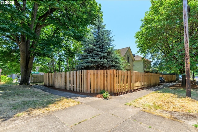 490 W 4th Ave, Eugene, OR 97401 - view of fenced yard