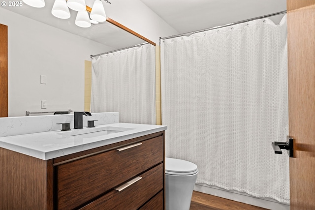 2547 Brittania Pl, Eugene, OR 97405 - full bathroom with vanity, wood finished floors, a shower with curtain, and a chandelier