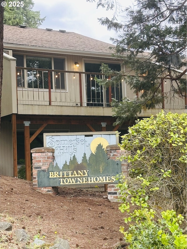 2547 Brittania Pl, Eugene, OR 97405 - back of property featuring a shingled roof and a balcony