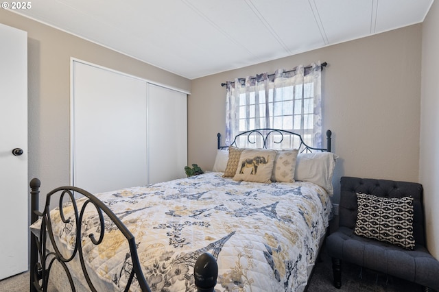 bedroom featuring a closet