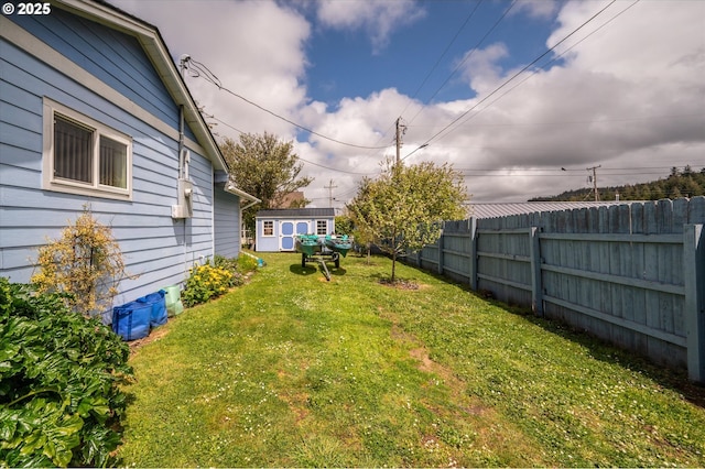 view of yard with a storage unit and an outdoor structure