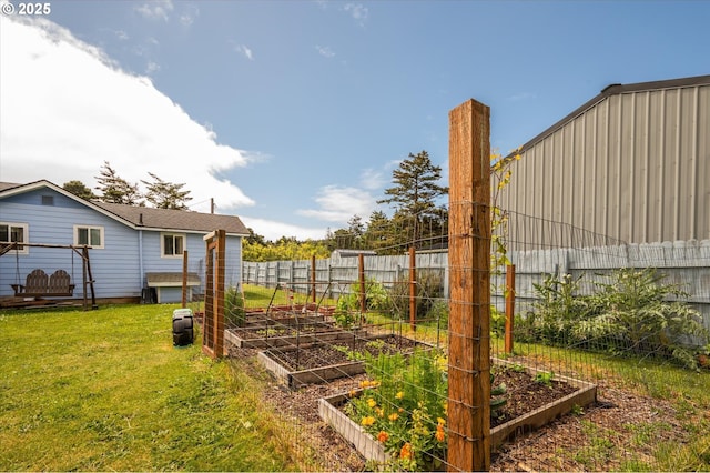 view of yard featuring a garden
