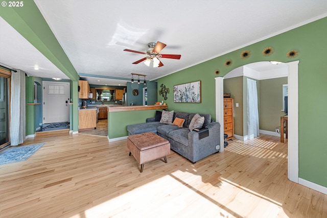 9333 SW 4th Ave, Portland, OR 97219 - living area featuring arched walkways, light wood-style floors, a ceiling fan, ornamental molding, and baseboards