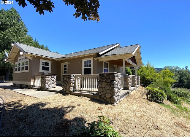 view of front of property featuring covered porch