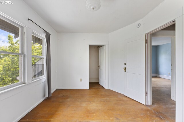 3003 SE 58th Ave, Portland, OR 97206 - spare room featuring a smoke detector and light wood-type flooring