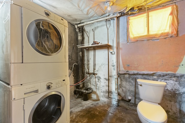 3003 SE 58th Ave, Portland, OR 97206 - laundry room with stacked washing machine and dryer