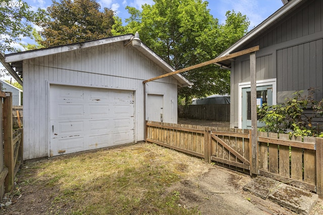 3003 SE 58th Ave, Portland, OR 97206 - detached garage featuring driveway