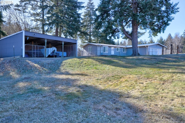 view of front of home featuring an outbuilding, driveway, a front yard, and an outdoor structure