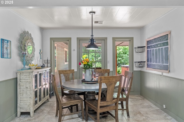 72794 Shoestring Rd, Cottage Grove, OR 97424 - dining area featuring a wainscoted wall