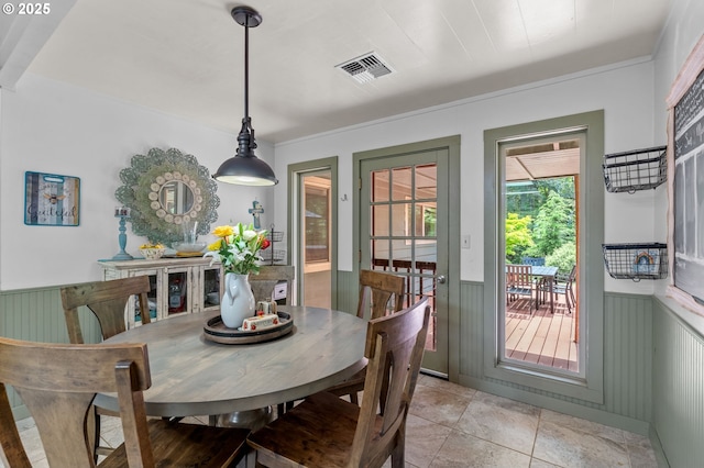 72794 Shoestring Rd, Cottage Grove, OR 97424 - dining room featuring wainscoting