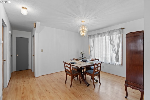 814 SW 44th St, Pendleton, OR 97801 - dining room featuring light wood-type flooring and a chandelier