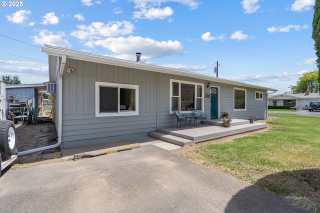 814 SW 44th St, Pendleton, OR 97801 - ranch-style house featuring a front lawn and covered porch