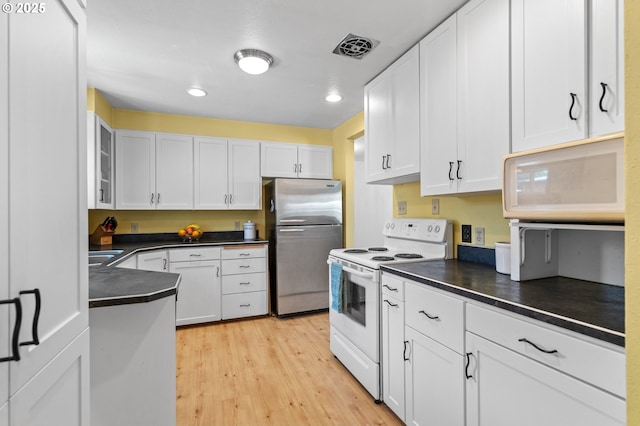 814 SW 44th St, Pendleton, OR 97801 - kitchen with white appliances, dark countertops, white cabinets, light wood finished floors, and recessed lighting