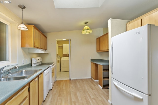 kitchen with white appliances, a sink, independent washer and dryer, light wood-type flooring, and under cabinet range hood